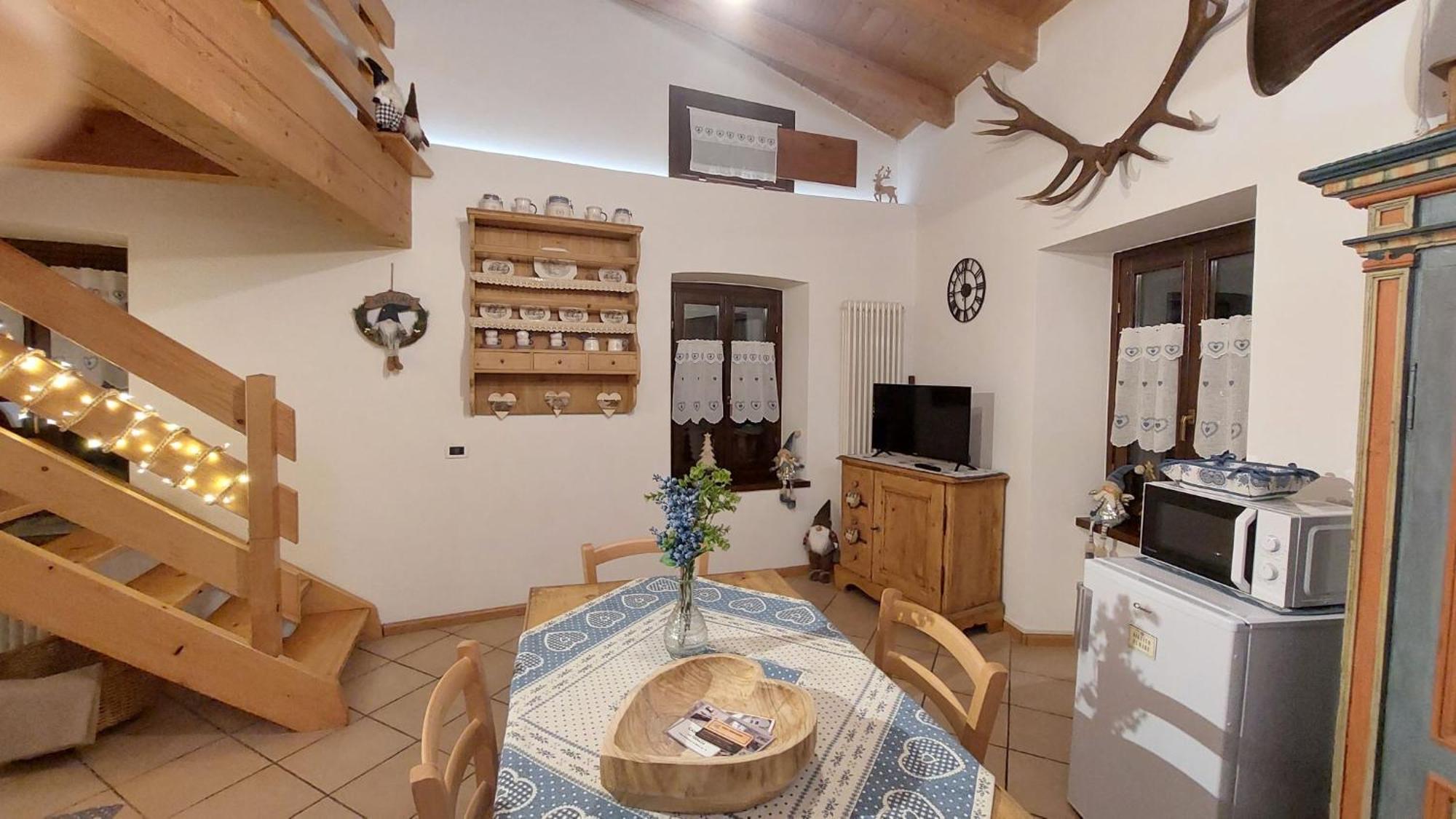 Loft Della Perpetua Di Casa Bernardi, Fuga Romantica Petfriendly Montagnaga  Exteriör bild